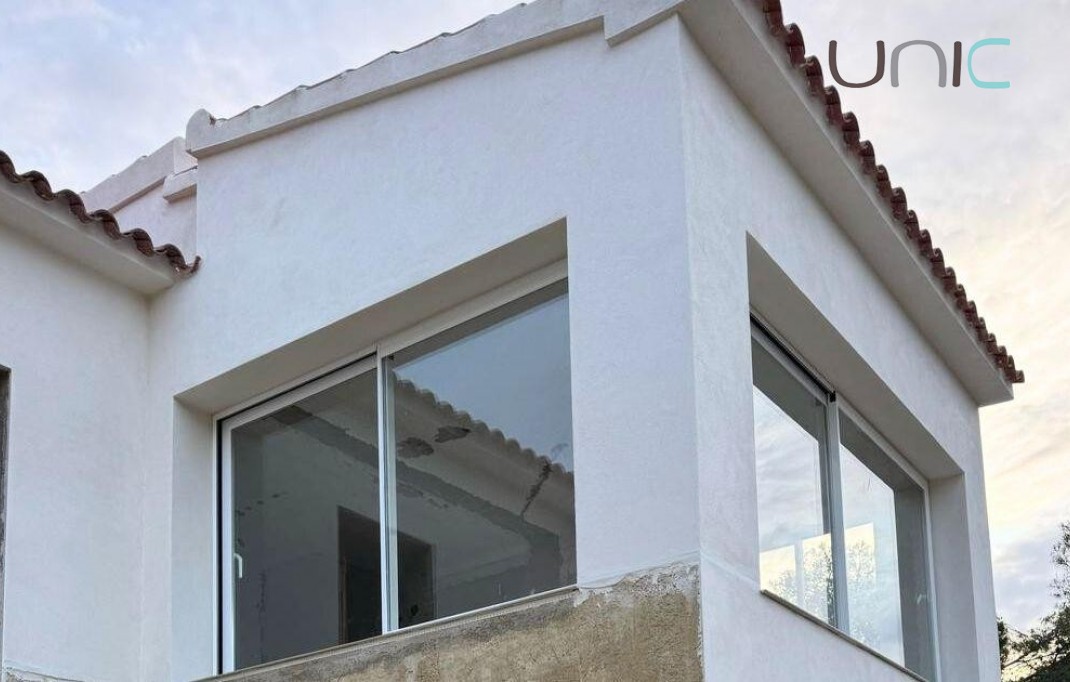 Resale - Villa - Altea