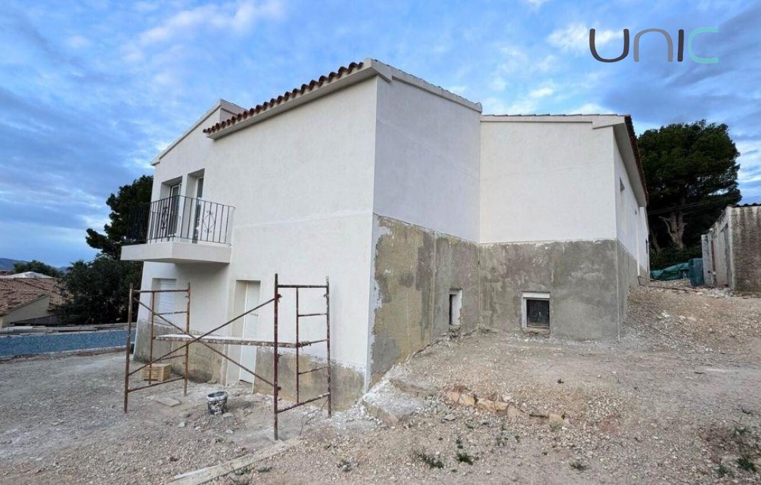 Resale - Villa - Altea