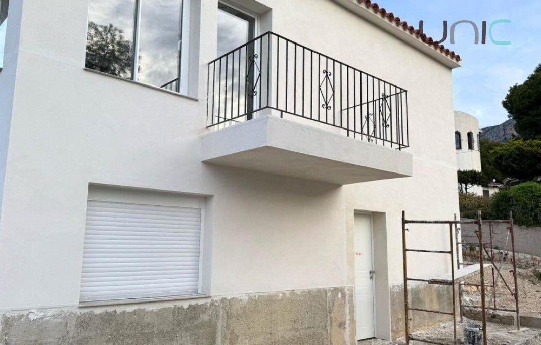 Resale - Villa - Altea