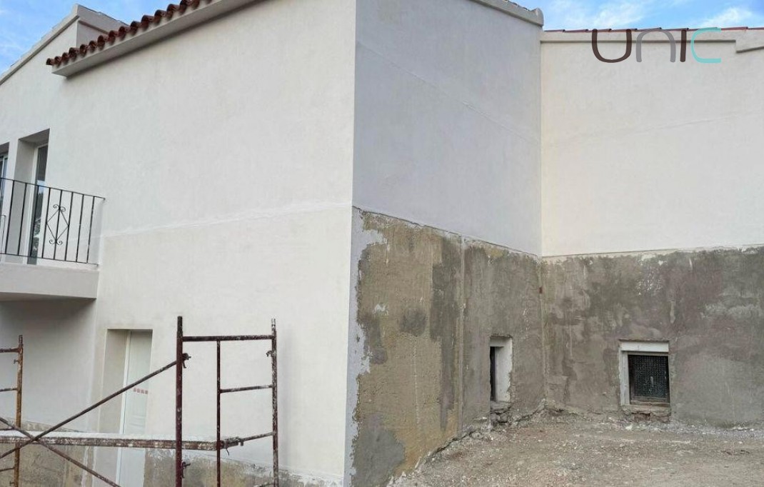 Resale - Villa - Altea