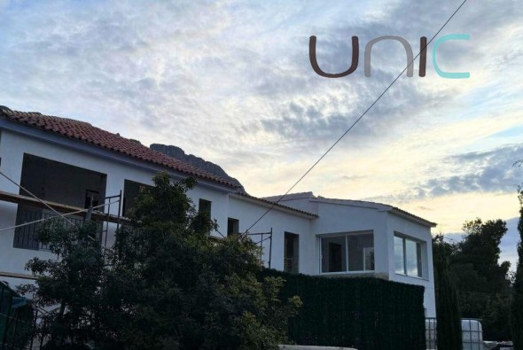 Resale - Villa - Altea