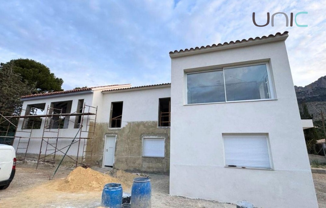 Resale - Villa - Altea