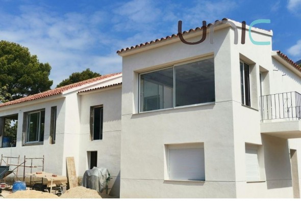 Resale - Villa - Altea