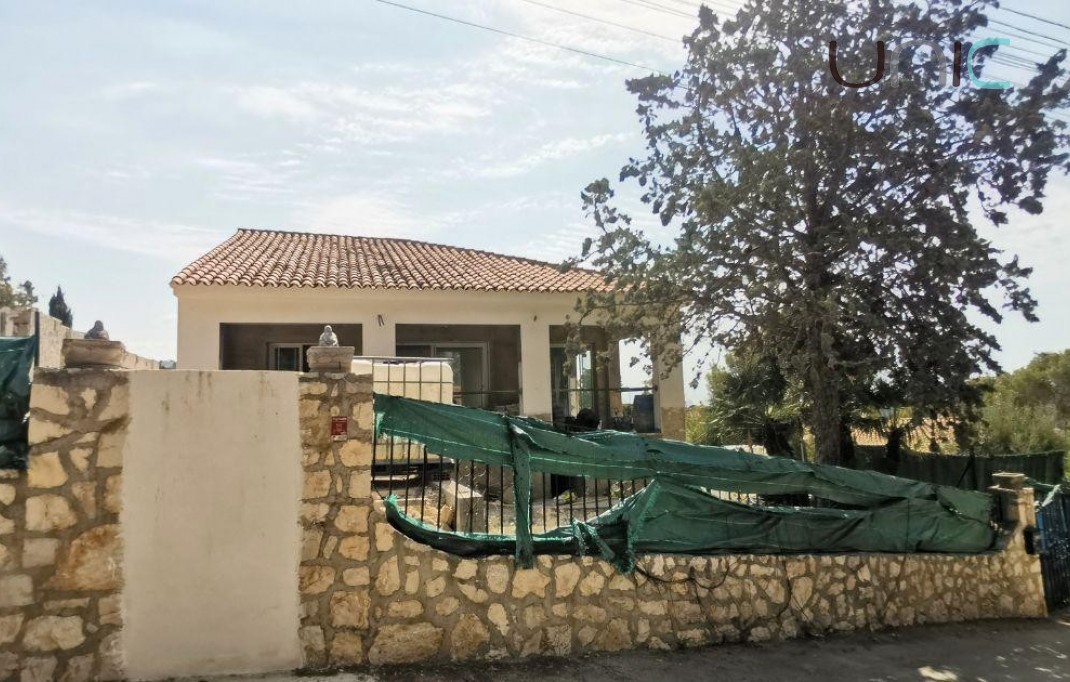 Resale - Villa - Altea