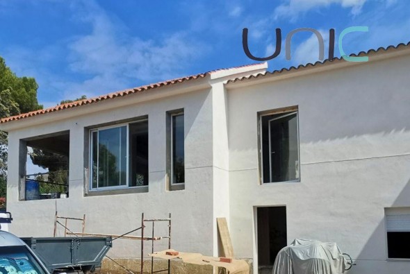 Resale - Villa - Altea