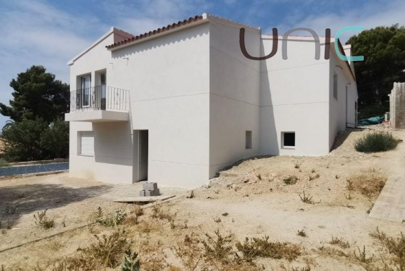 Resale - Villa - Altea
