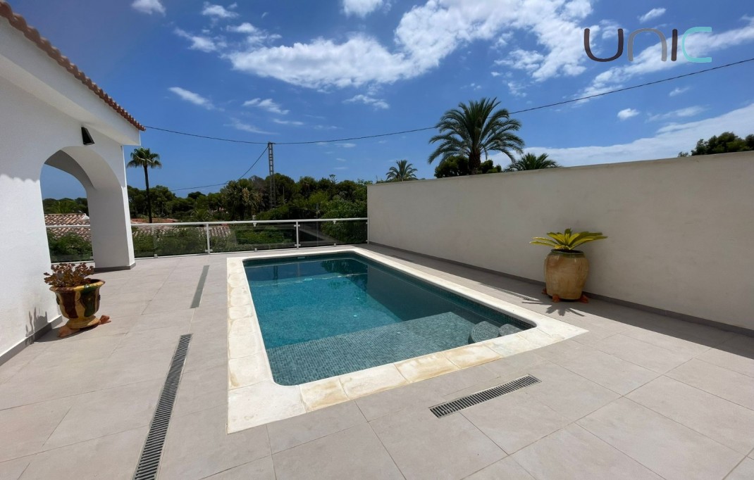 Alquiler a largo plazo - Villa - Alfaz del Pi