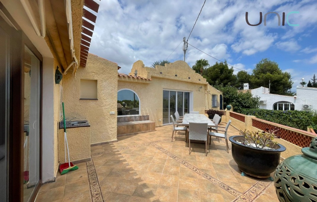 Alquiler a largo plazo - Villa - Alfaz del Pi