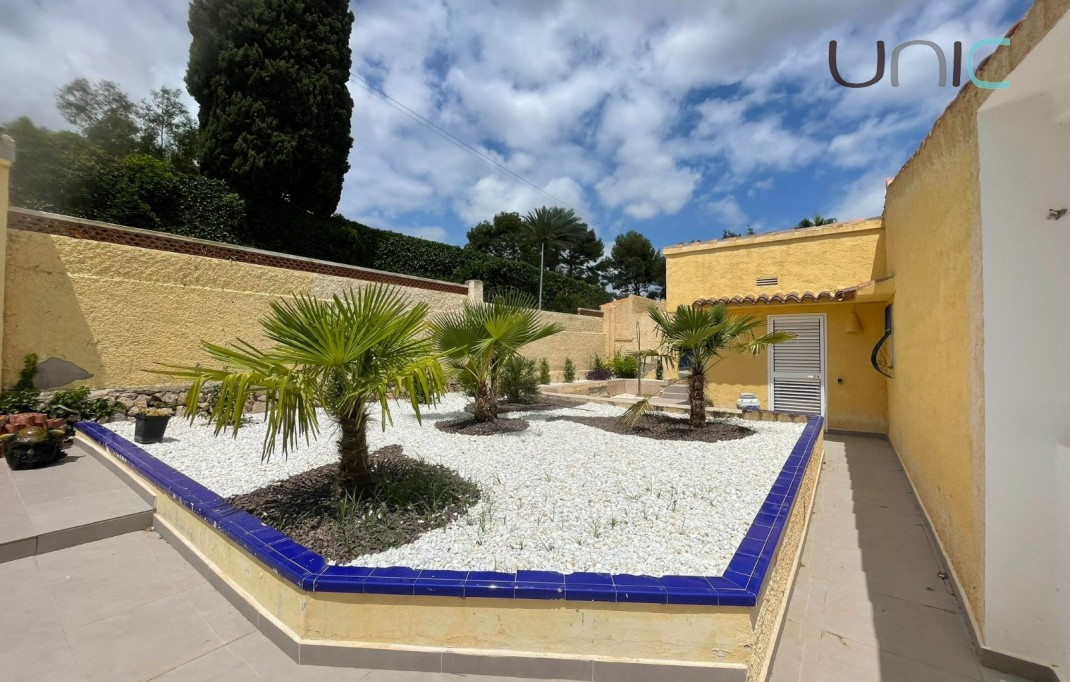 Alquiler a largo plazo - Villa - Alfaz del Pi