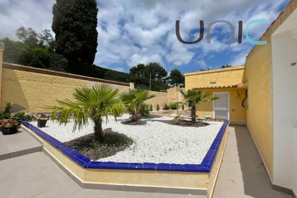 Alquiler a largo plazo - Villa - Alfaz del Pi