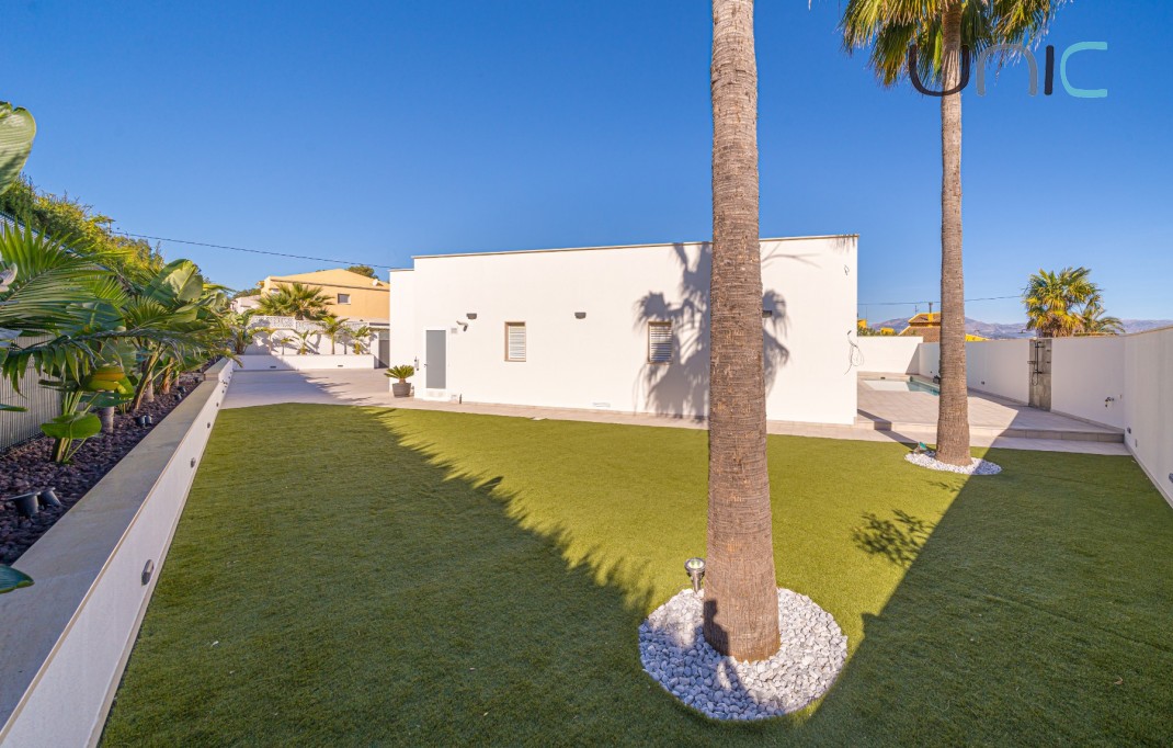 Resale - Villa - Albir