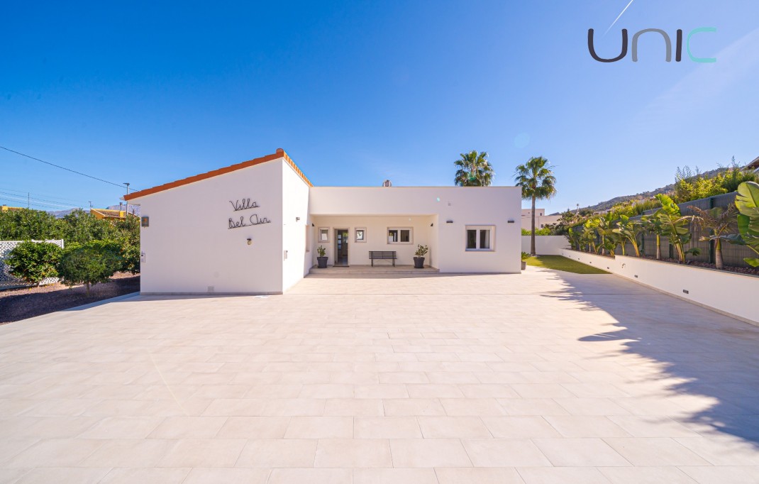 Resale - Villa - Albir
