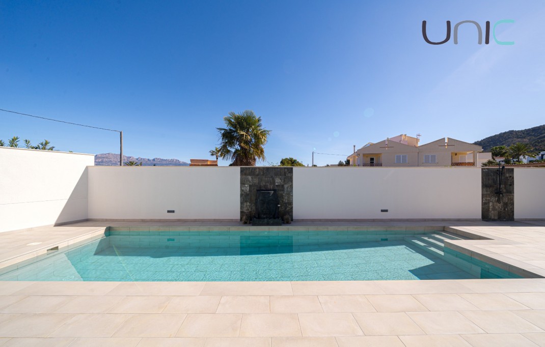 Resale - Villa - Albir