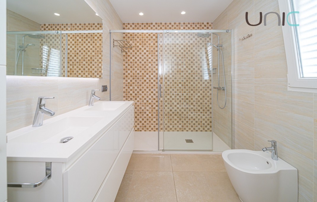 Resale - Villa - Albir