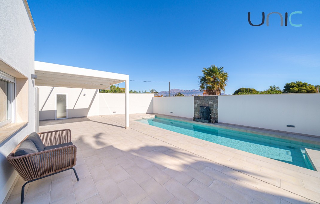 Resale - Villa - Albir
