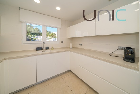 Resale - Villa - Albir