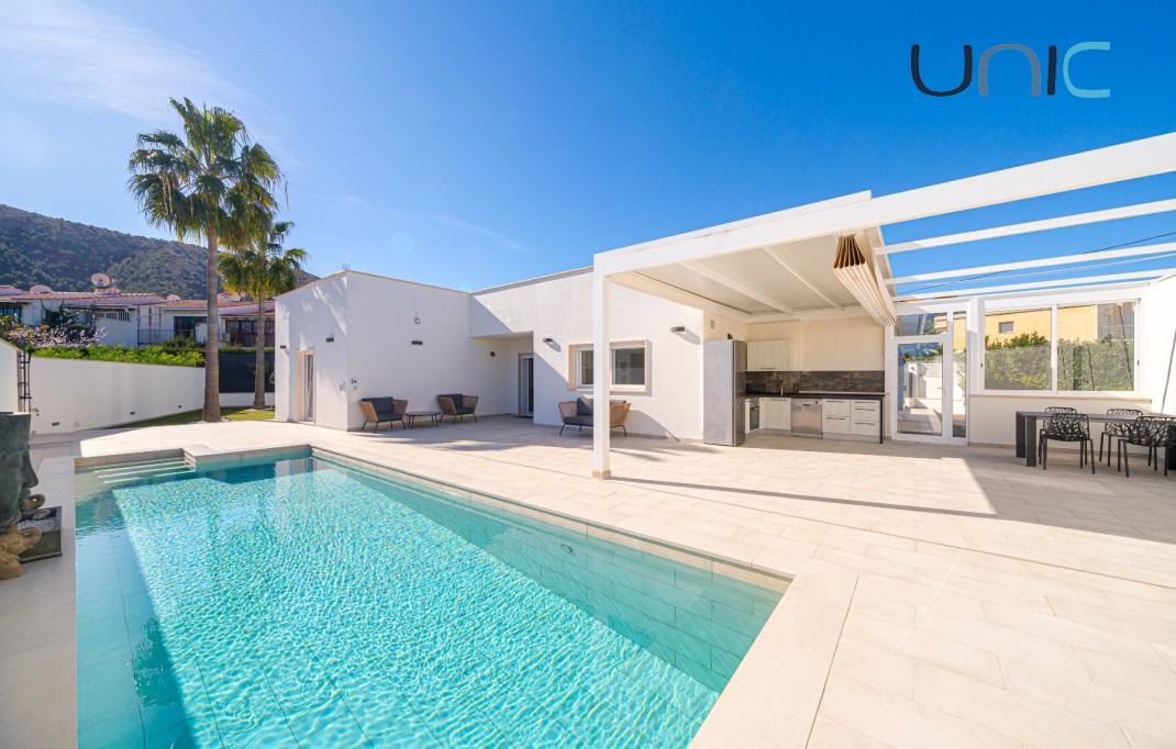 Resale - Villa - Albir