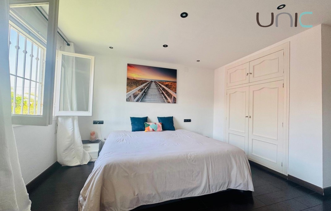 Resale - Villa - Albir