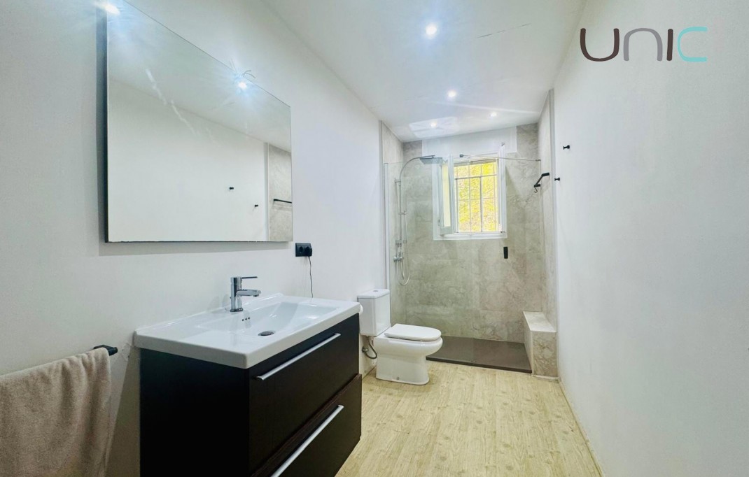 Resale - Villa - Albir