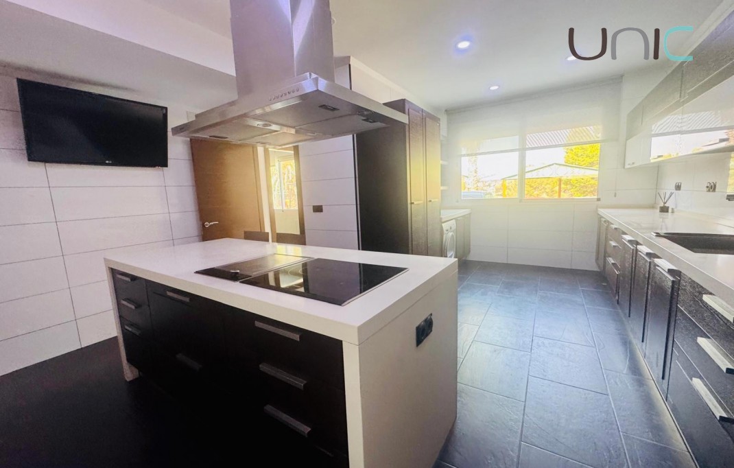 Resale - Villa - Albir