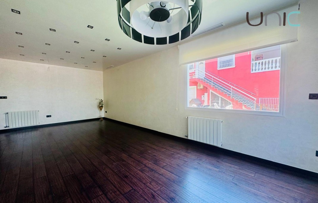 Resale - Villa - Albir