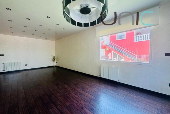 Resale - Villa - Albir