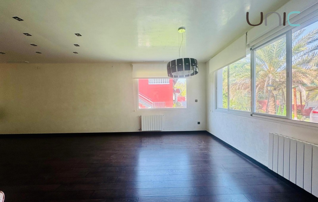 Resale - Villa - Albir