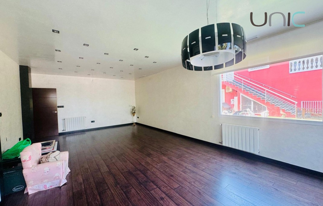 Resale - Villa - Albir