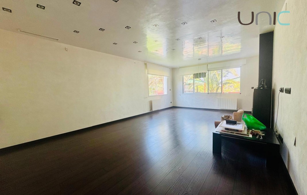 Resale - Villa - Albir