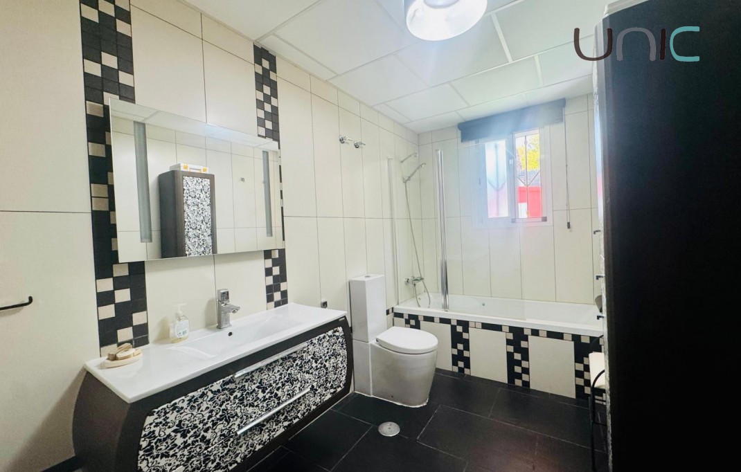 Resale - Villa - Albir