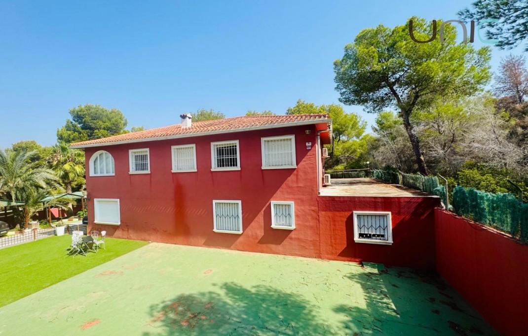 Resale - Villa - Albir