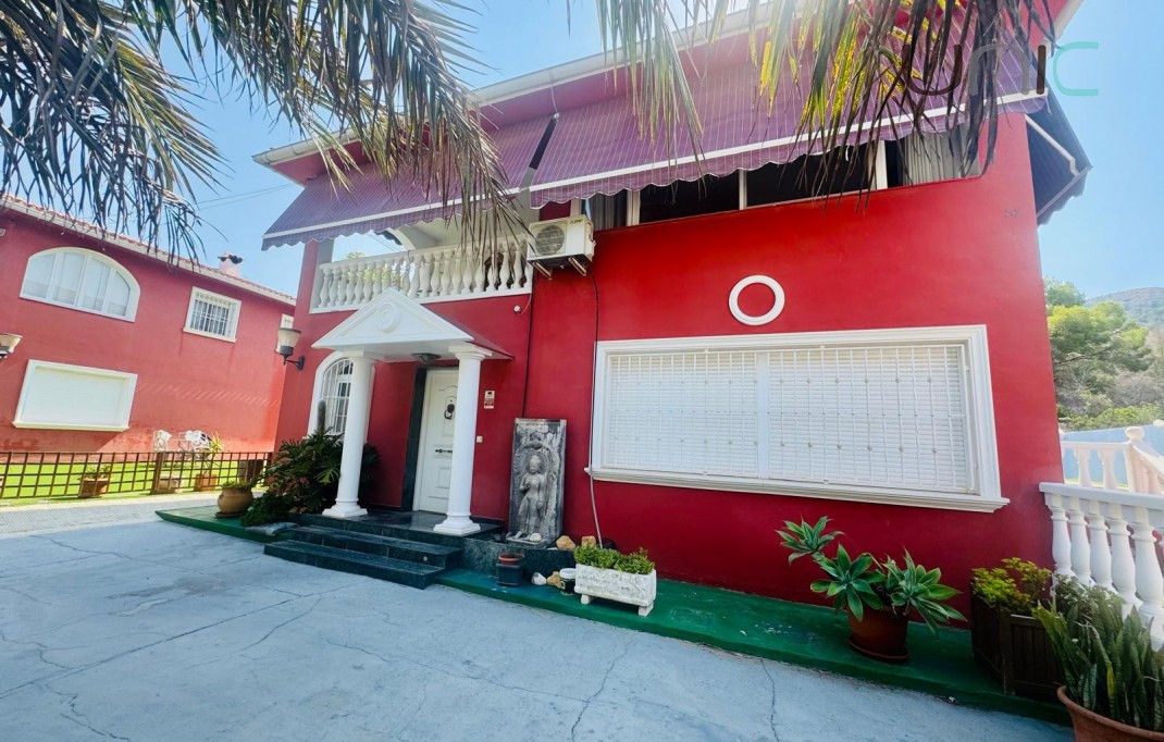 Resale - Villa - Albir