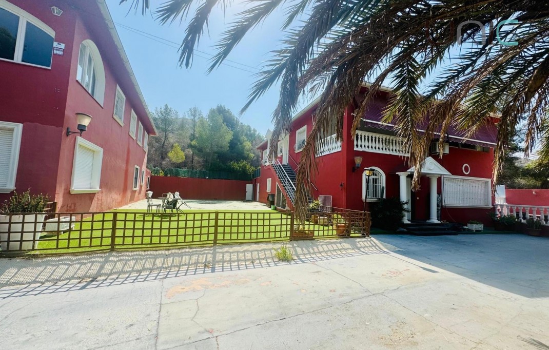 Resale - Villa - Albir