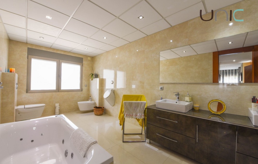 Venta - Villa - Albir