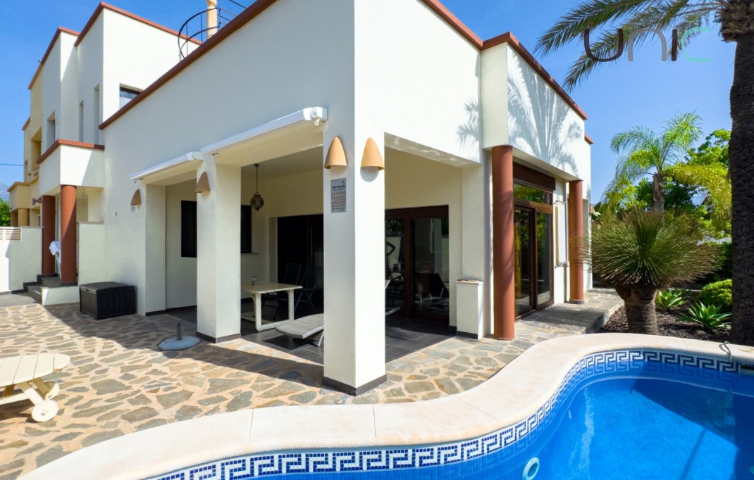 Venta - Villa - Albir