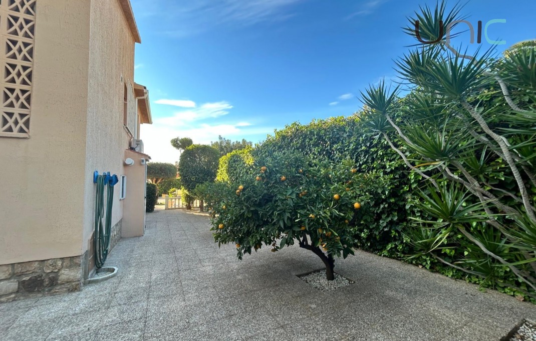 Resale - Villa - Benidorm