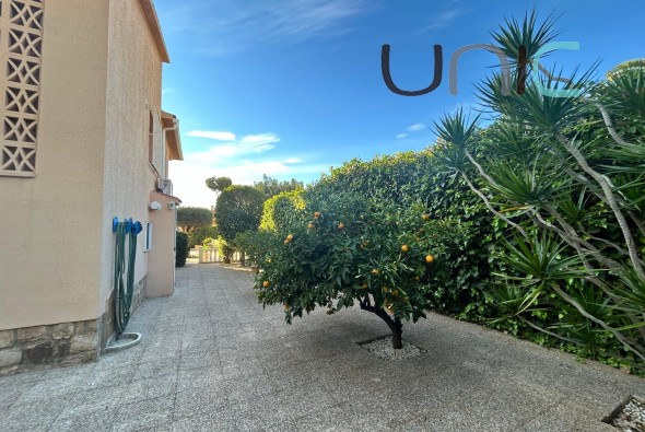 Resale - Villa - Benidorm