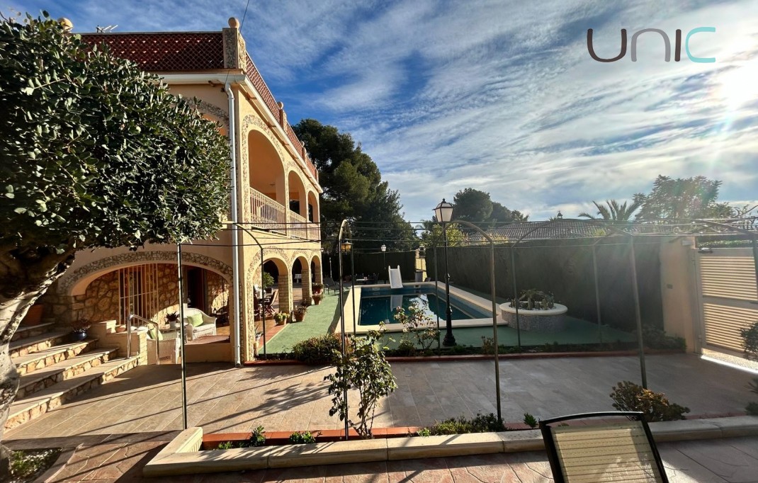 Resale - Villa - Benidorm