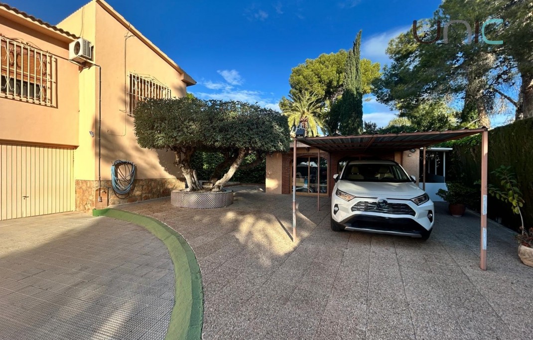 Resale - Villa - Benidorm