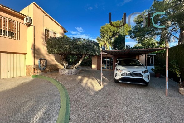 Resale - Villa - Benidorm