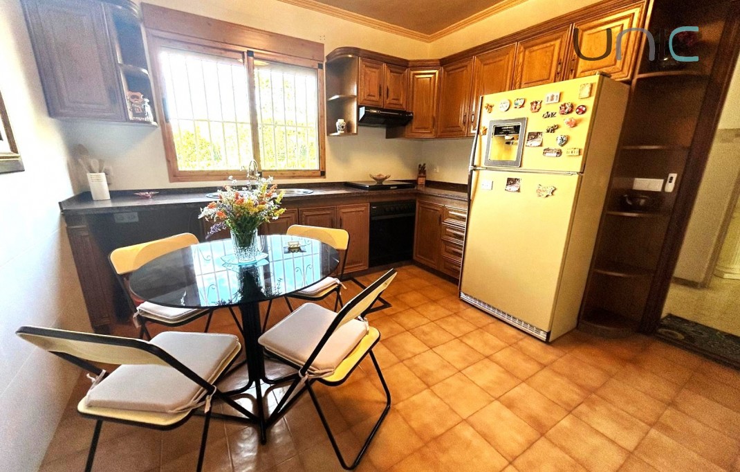 Resale - Villa - Benidorm