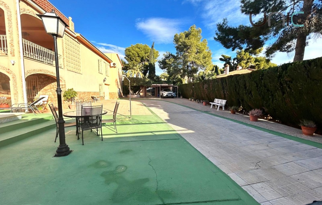 Resale - Villa - Benidorm