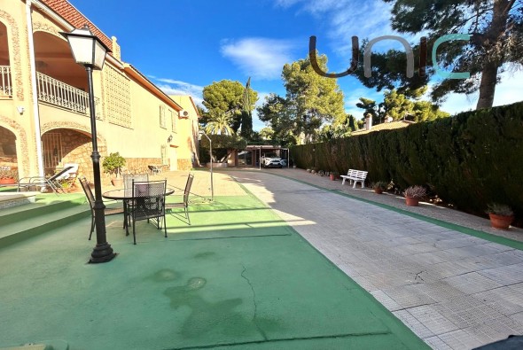 Resale - Villa - Benidorm