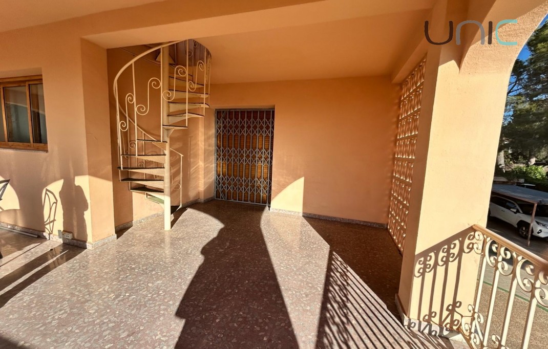 Resale - Villa - Benidorm