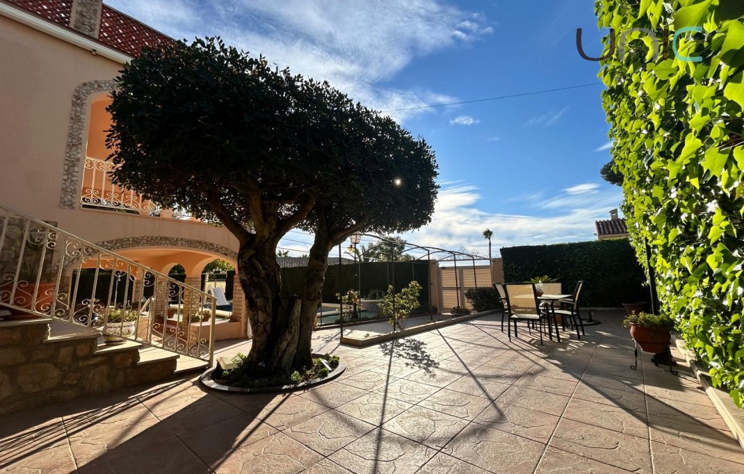 Resale - Villa - Benidorm