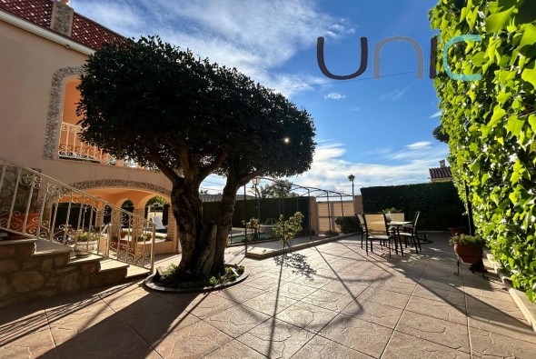 Resale - Villa - Benidorm