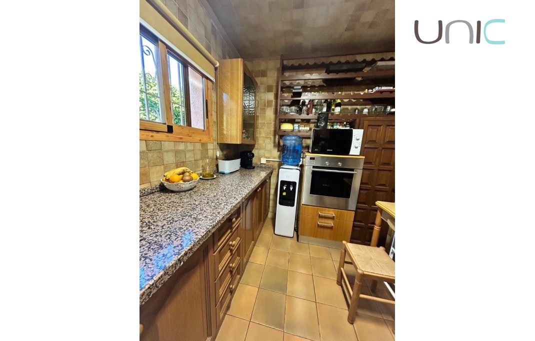 Resale - Villa - Benidorm