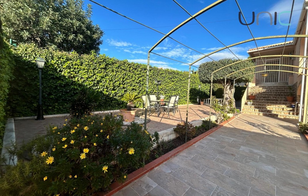 Resale - Villa - Benidorm