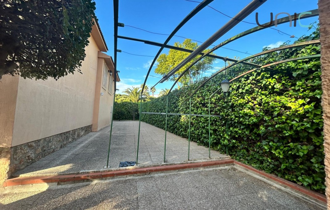 Resale - Villa - Benidorm