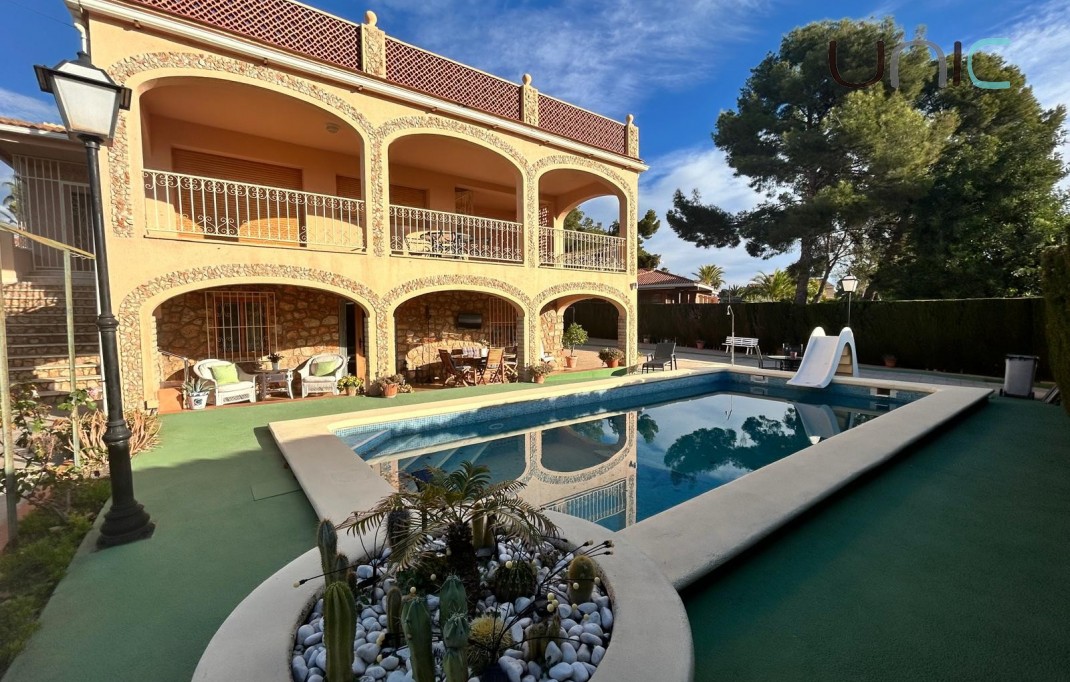 Resale - Villa - Benidorm